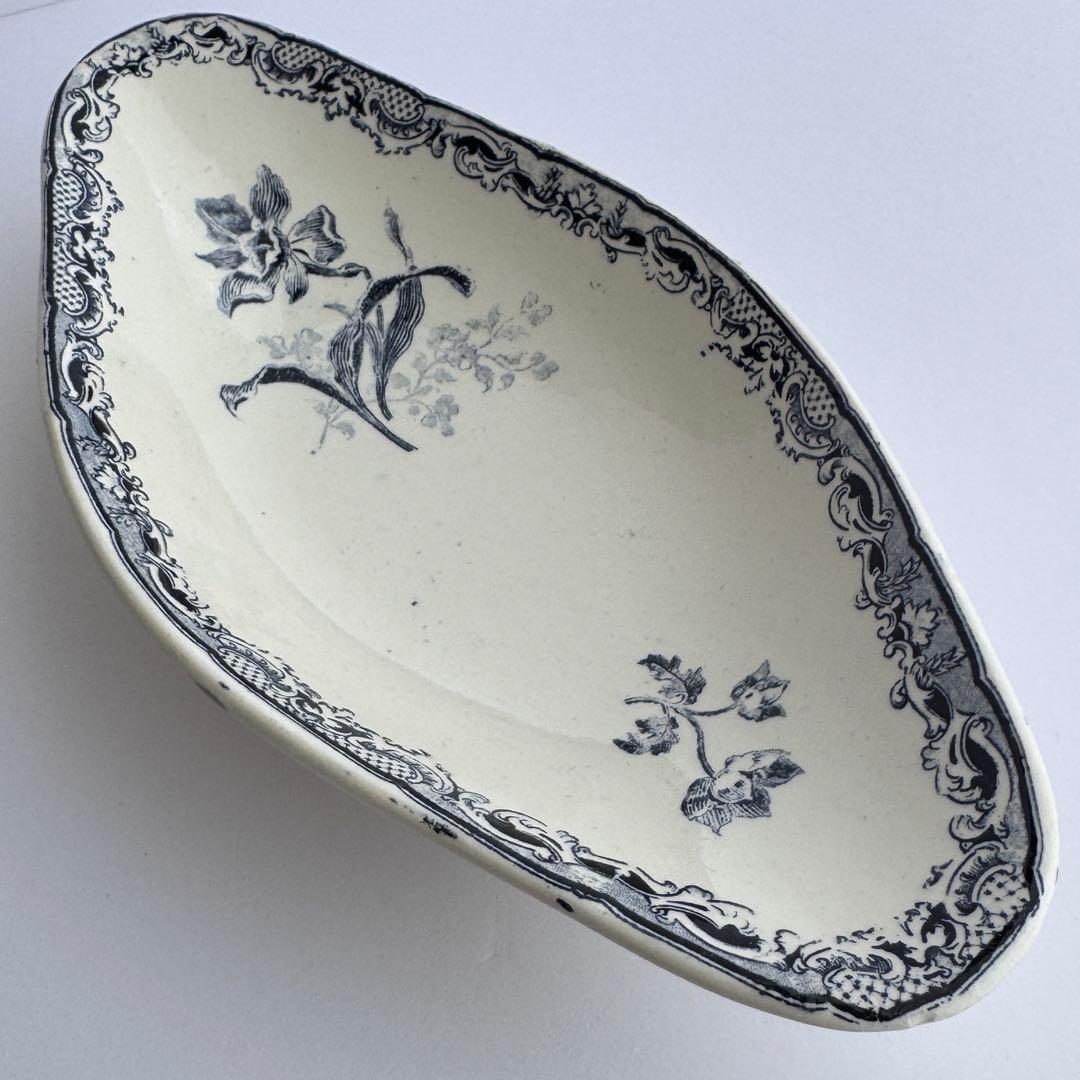 フランスアンティーク　サルグミンヌ　Fontanges ラヴィエ