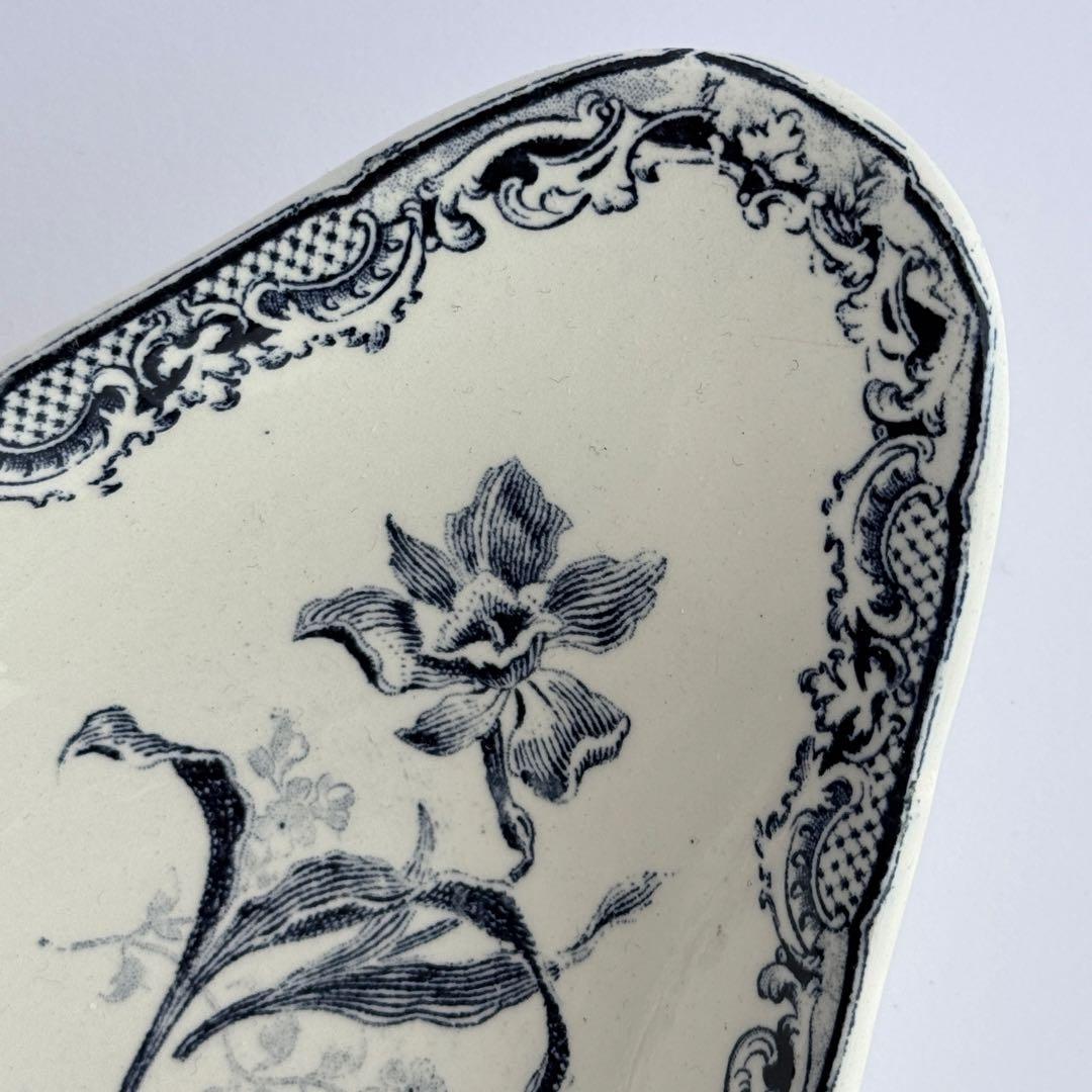 フランスアンティーク　サルグミンヌ　Fontanges ラヴィエ