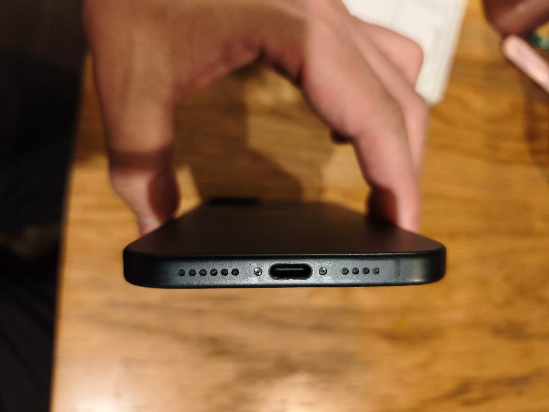美品　iPhone 15 Plus 128GB