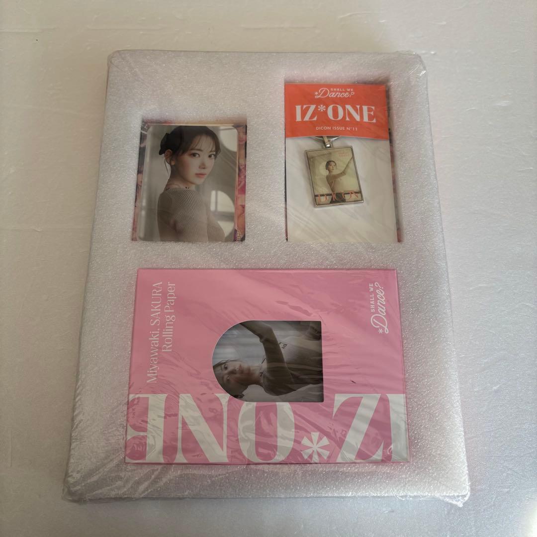 DICON IZ*ONE 宮脇咲良 SAKURA トレカ キーリング 新品未開封