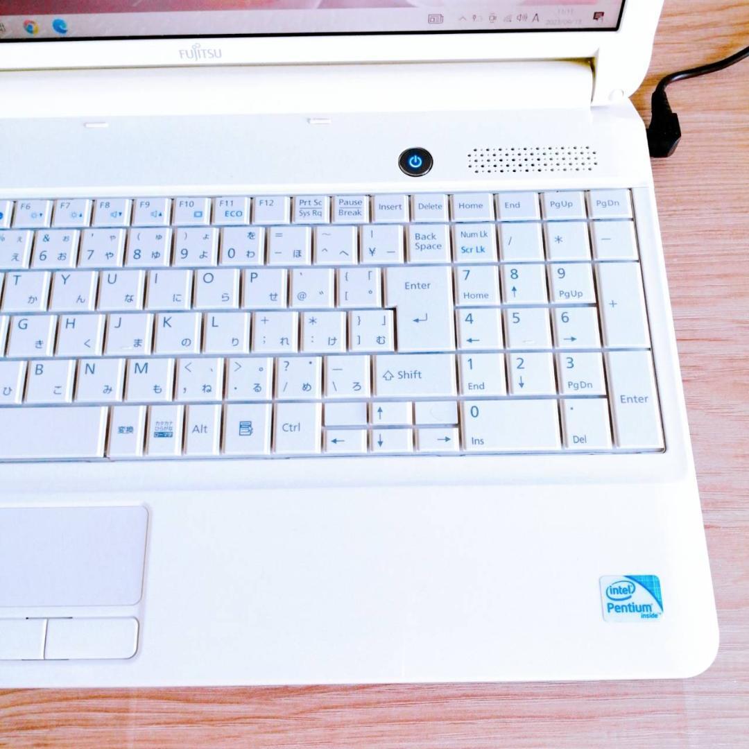 【美品】爆速SSD✨パールホワイト✨初心者おすすめ✨設定済PC✨富士通【Go5】