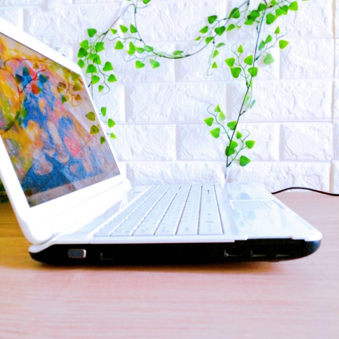 【美品】爆速SSD✨パールホワイト✨初心者おすすめ✨設定済PC✨富士通【Go5】