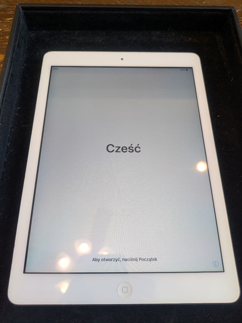 ラスト1台　アイパッドApple iPad Air ホワイト 本体　WiFi専用