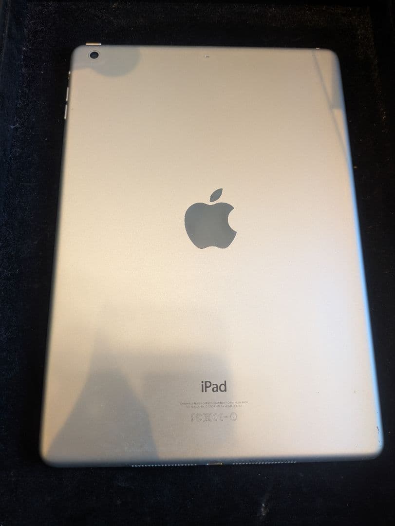 ラスト1台　アイパッドApple iPad Air ホワイト 本体　WiFi専用