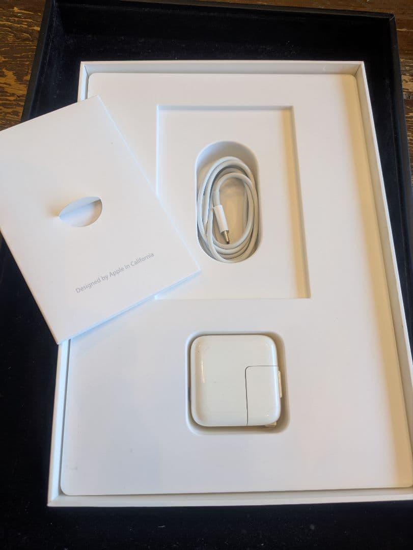 ラスト1台　アイパッドApple iPad Air ホワイト 本体　WiFi専用