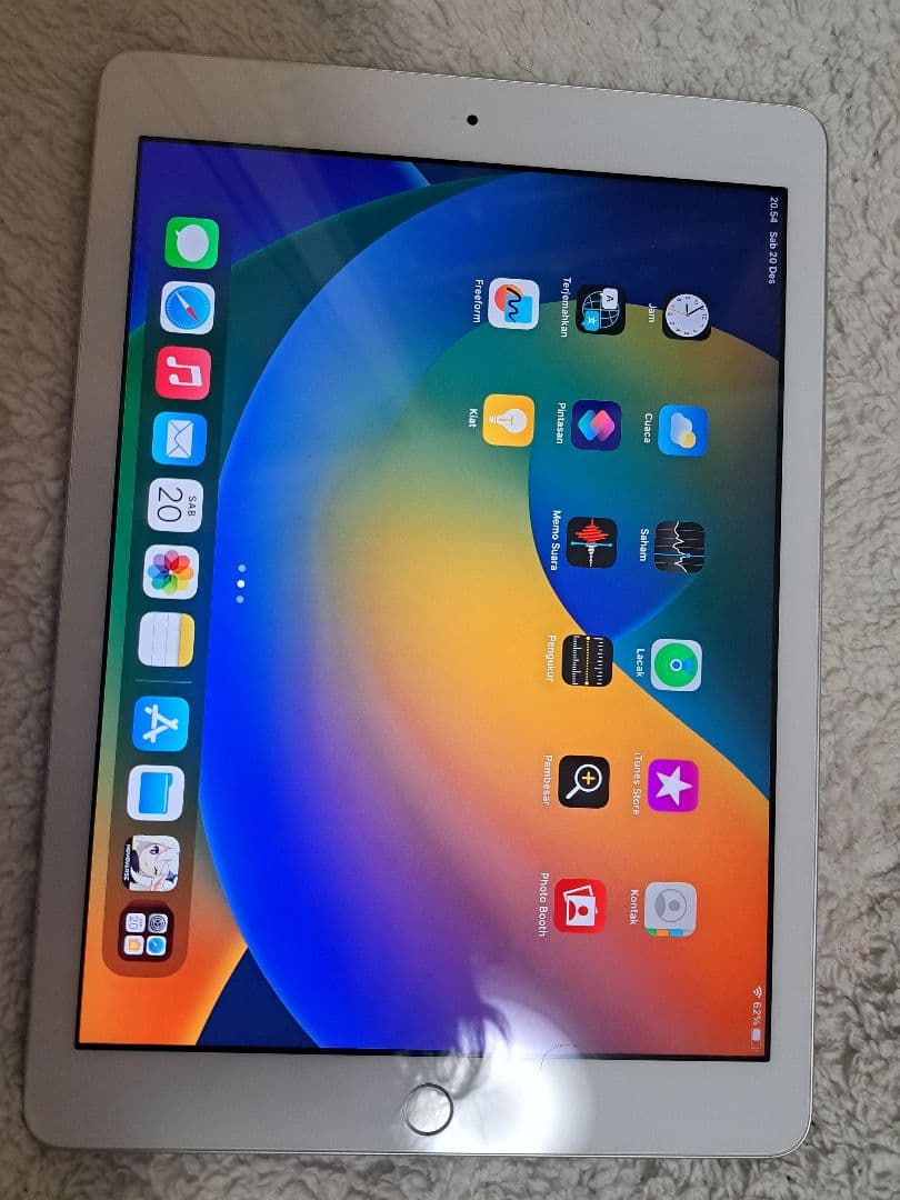 iPad 第5世代 Wi-Fiモデル 128GB シルバー MP2J2J/A