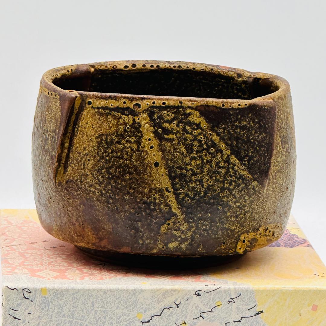 T京焼　茶道具　茶器　切合せ茶碗　座り招き寅(白)