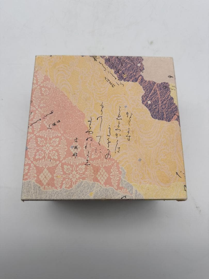 T京焼　茶道具　茶器　切合せ茶碗　座り招き寅(白)