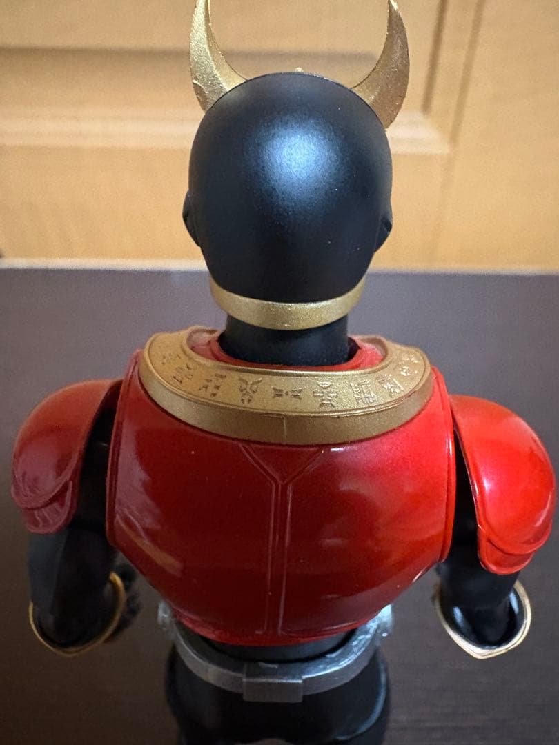 フィギュアーツ　真骨彫　仮面ライダークウガ　マイティフォーム