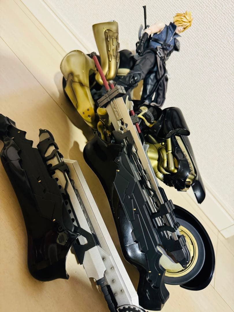 プレイアーツ改 クラウド・ストライフ&フェンリルフィギュア