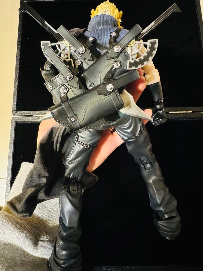 プレイアーツ改 クラウド・ストライフ&フェンリルフィギュア