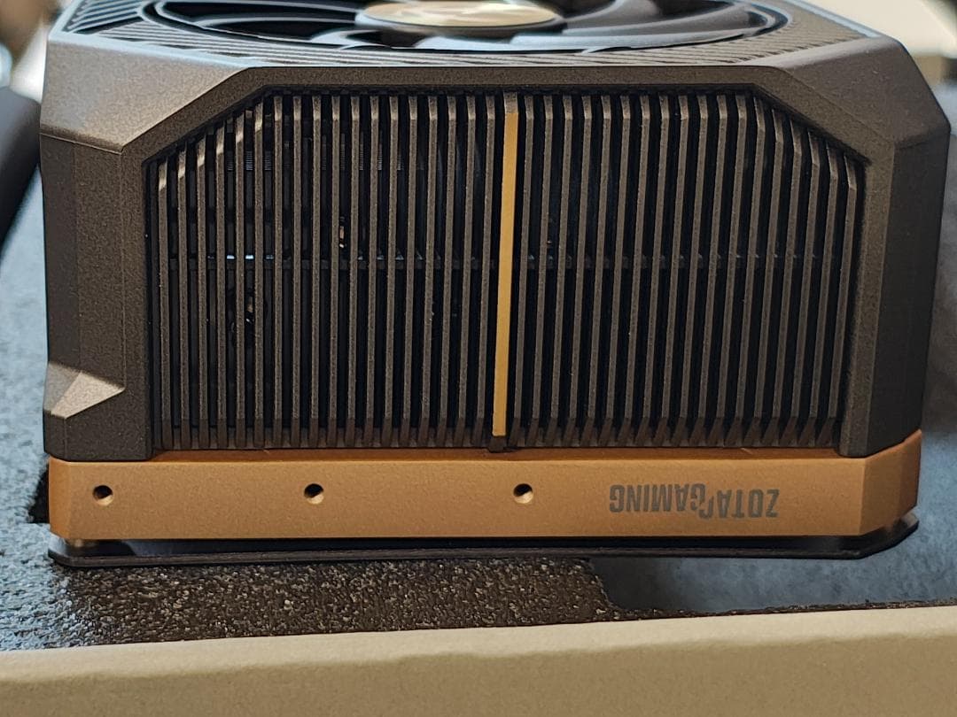 ほぼ新品 geforce RTX 5080 ZOTAC SOLID OC 16G