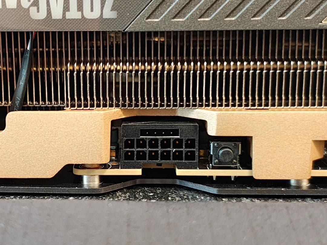 ほぼ新品 geforce RTX 5080 ZOTAC SOLID OC 16G