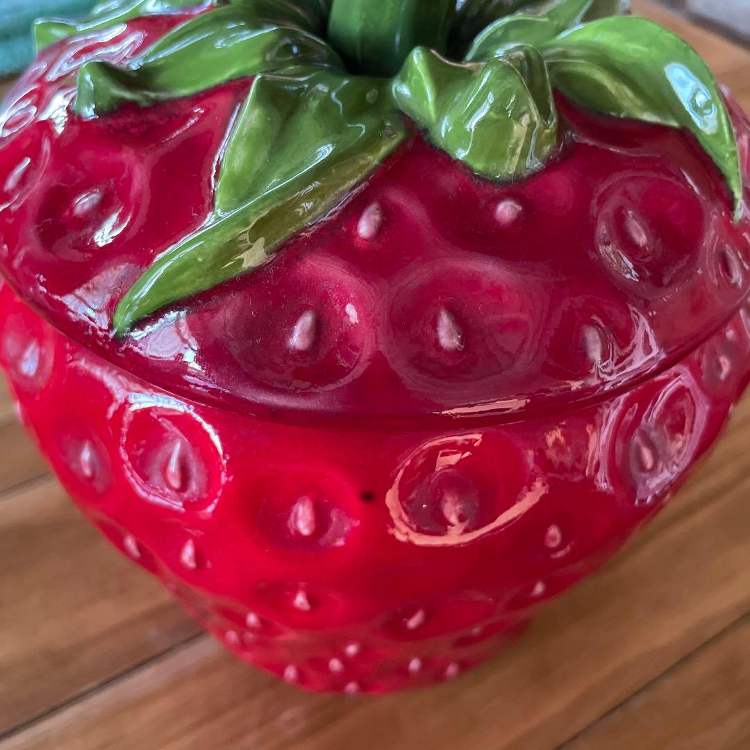 昭和レトロ　陶器のイチゴ型 容器　キャニスター　置物にも　ビンテージ