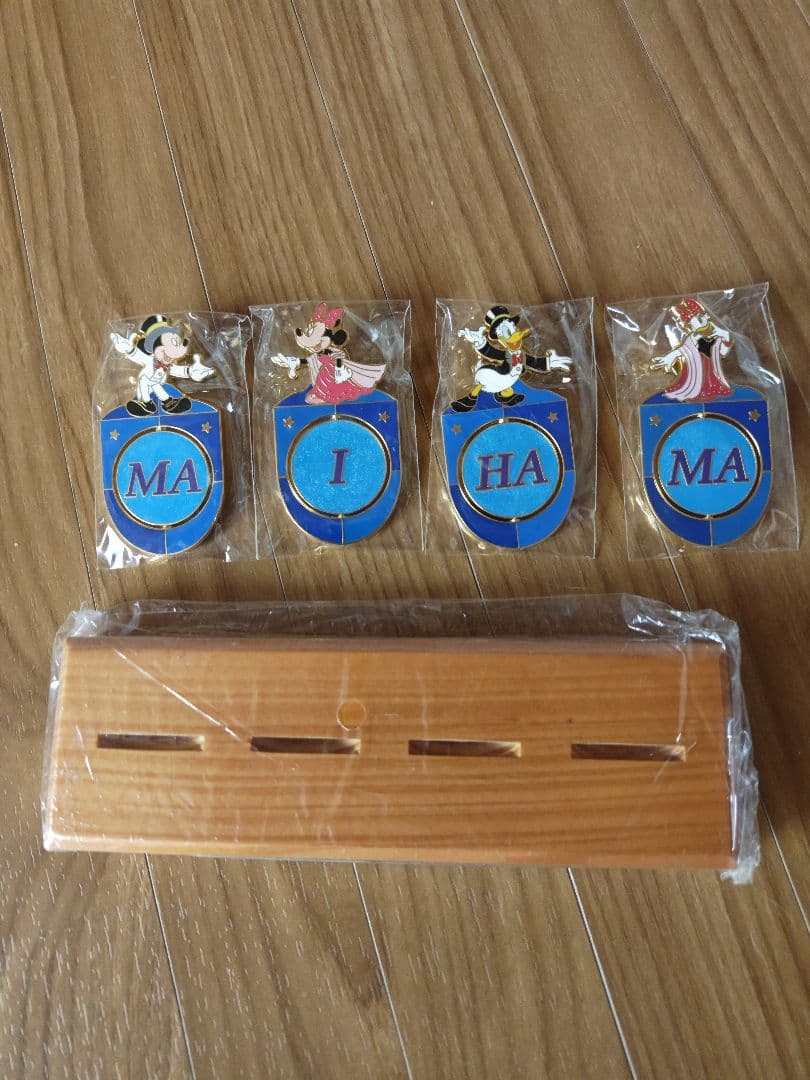 770セット限定　2002年ディズニーストア at TDR2周年記念のピンバッジ
