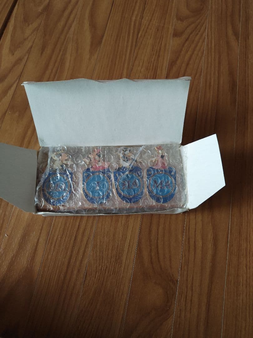 770セット限定　2002年ディズニーストア at TDR2周年記念のピンバッジ