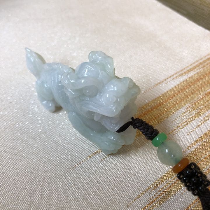 本翡翠　立体麒麟ネックレス、置き物
