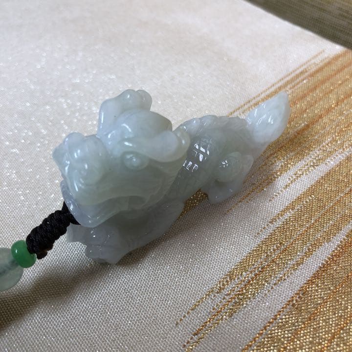 本翡翠　立体麒麟ネックレス、置き物