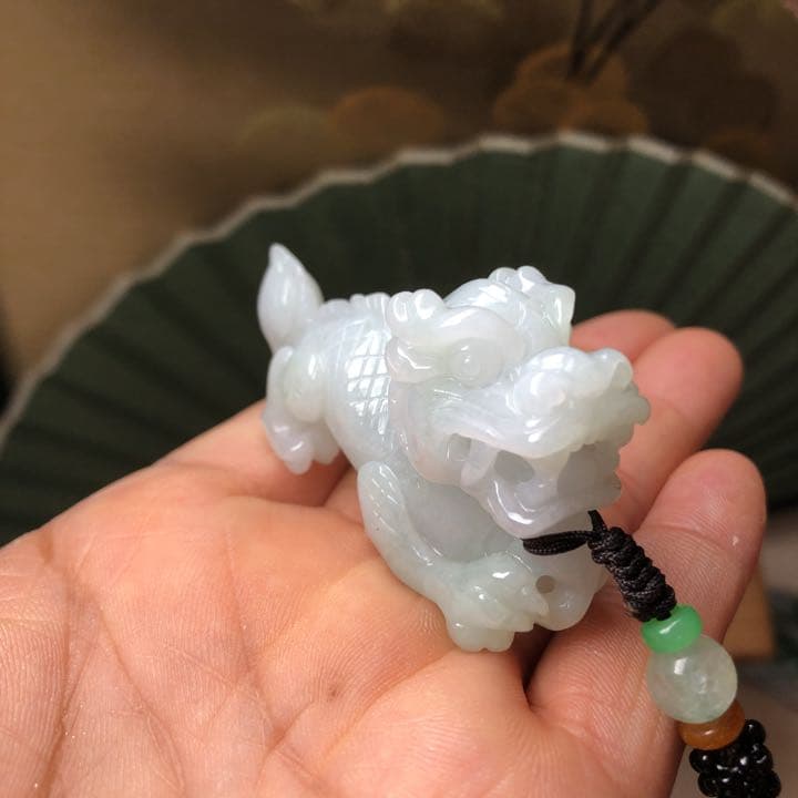 本翡翠　立体麒麟ネックレス、置き物