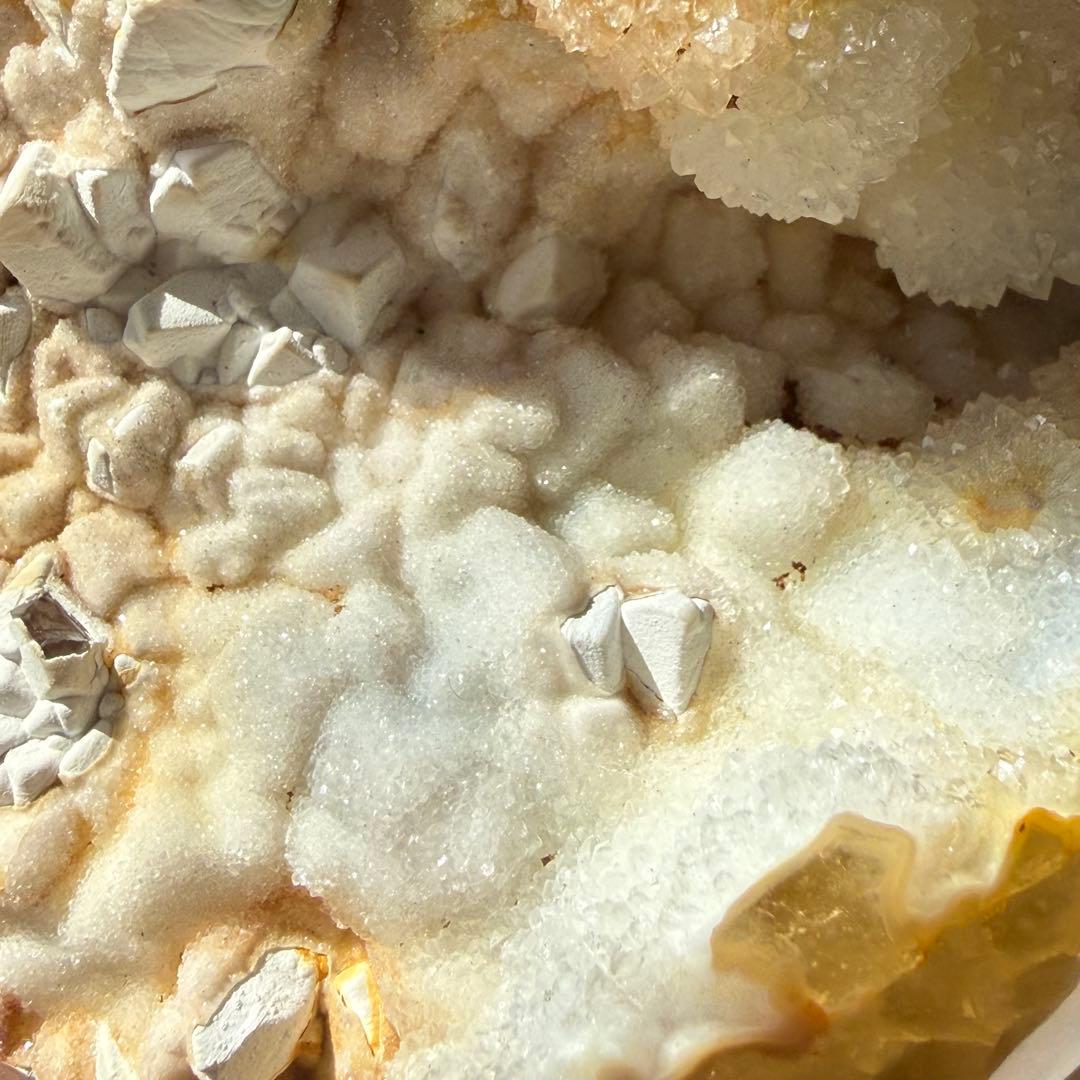 天然石シュガー瑪瑙の笑い口　置物　スフィアNO.030714