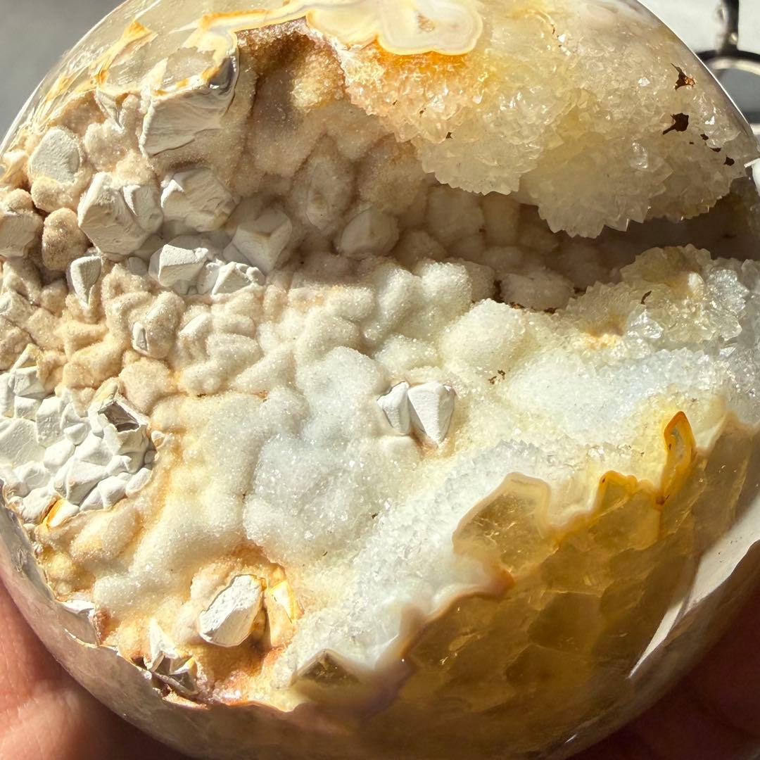 天然石シュガー瑪瑙の笑い口　置物　スフィアNO.030714