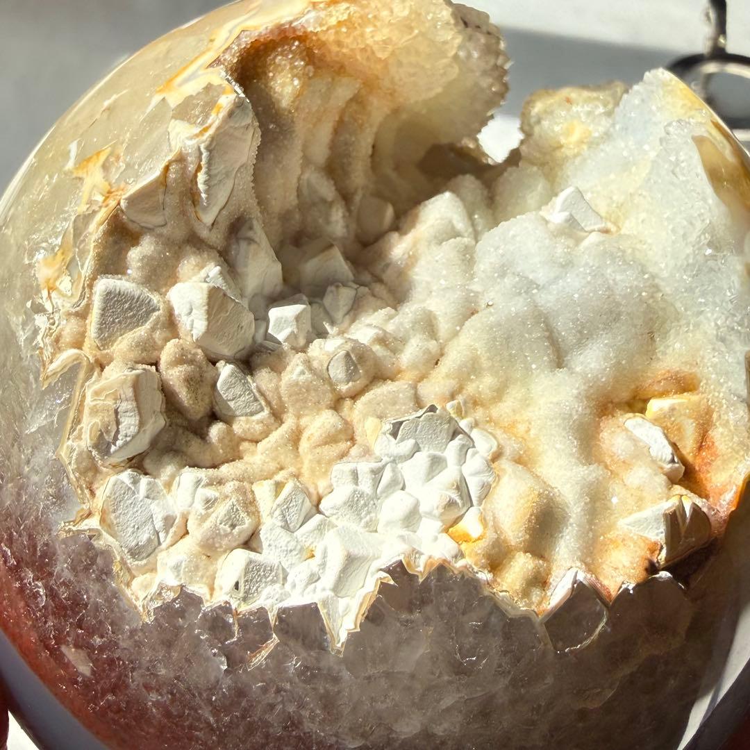 天然石シュガー瑪瑙の笑い口　置物　スフィアNO.030714