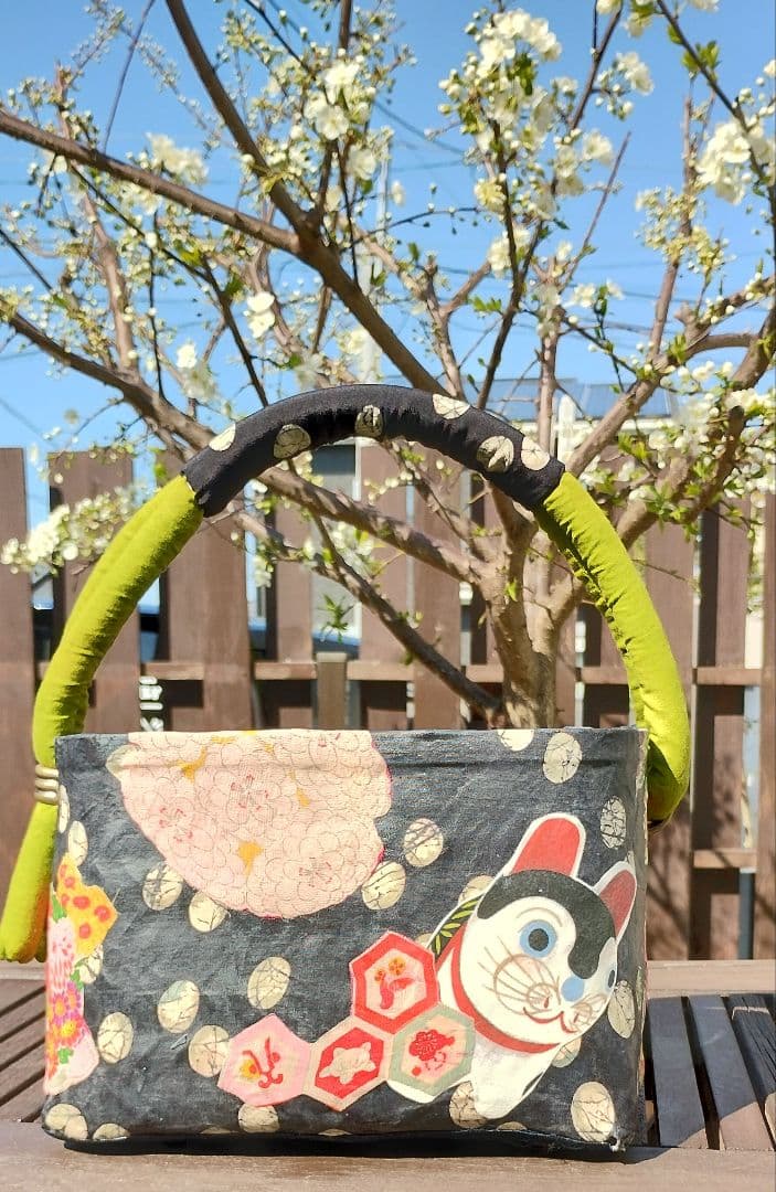 一閑張りバッグ　犬張子　花　黒　ハンドメイド