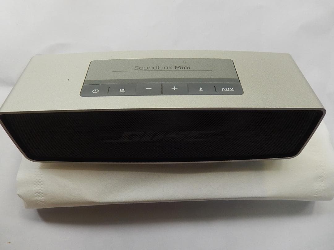 Bose SoundLink Mini 5点セット、外に類はなく説明書付きです。