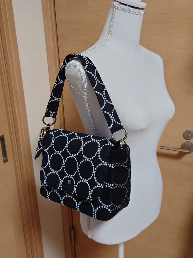 tambourine　navy ミナペルホネン カバーバッグ