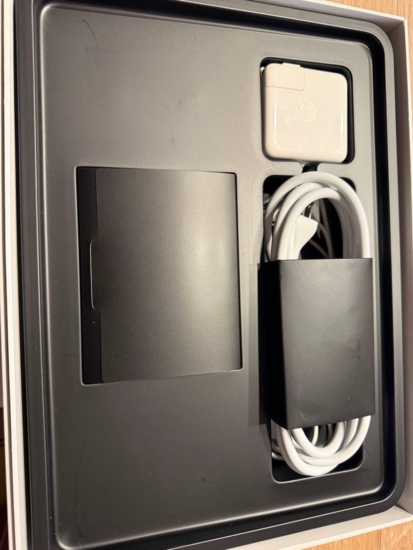 【美品】Apple MacBook Air 13インチ A1466（128GB）