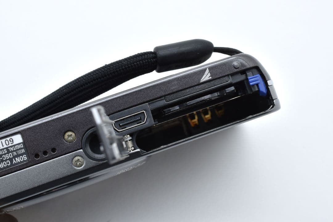 極美品　SONY ソニー コンパクトデジタルカメラ DSC-W570