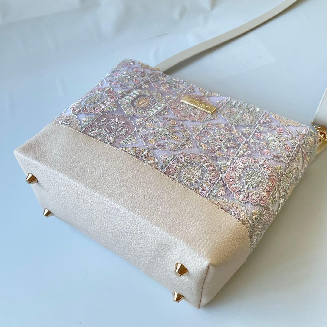 インド刺繍六角チュール生地ホワイトピンク系と合皮　ショルダーバッグ