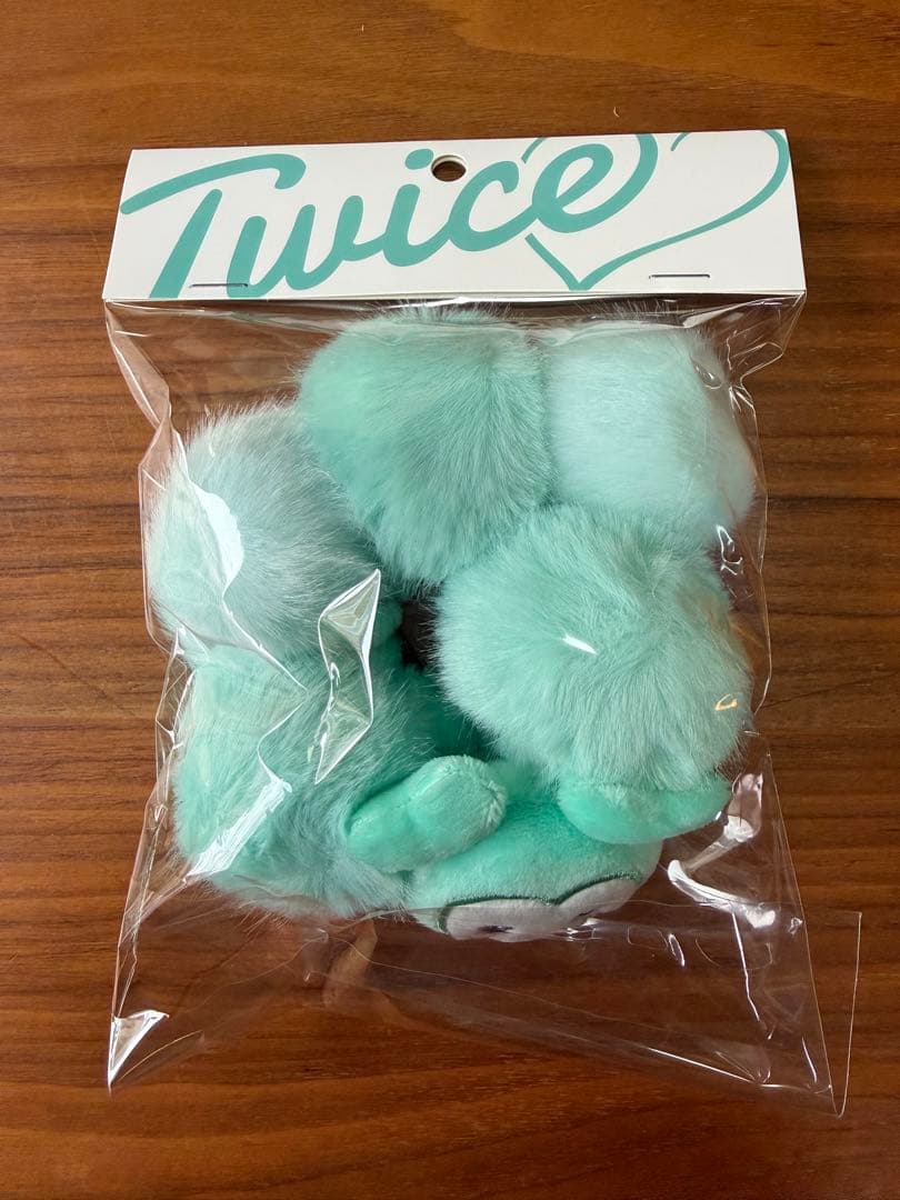 【Baby MIVELY】缶バッチポーチ、缶バッジ、シュシュ トレカセット