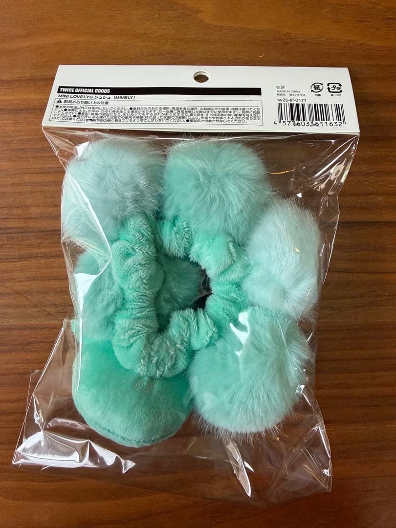 【Baby MIVELY】缶バッチポーチ、缶バッジ、シュシュ トレカセット