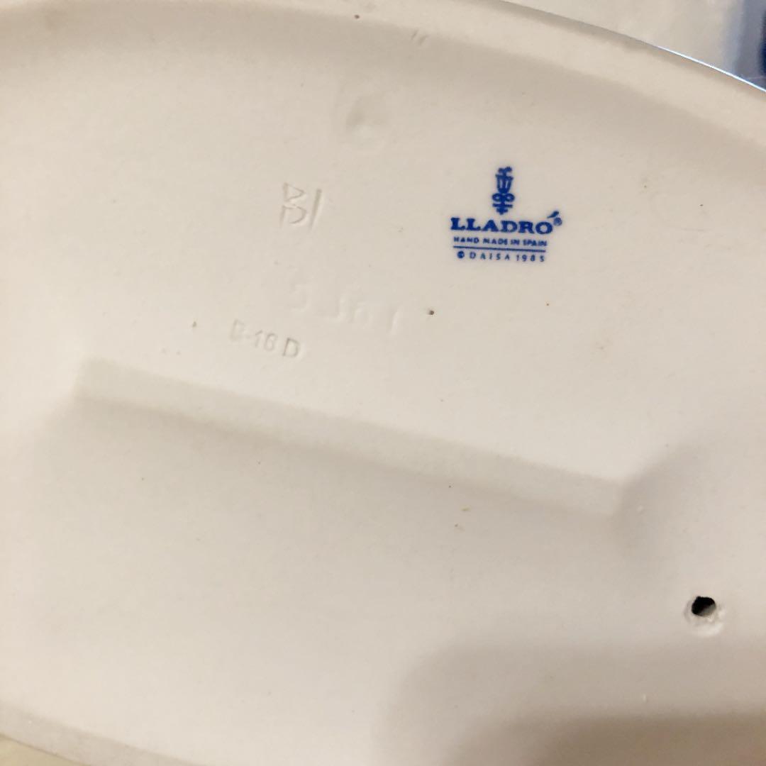 リヤドロ磁器人形5361「おためしください」足元に猫【絶版】スペイン製ポーセリン