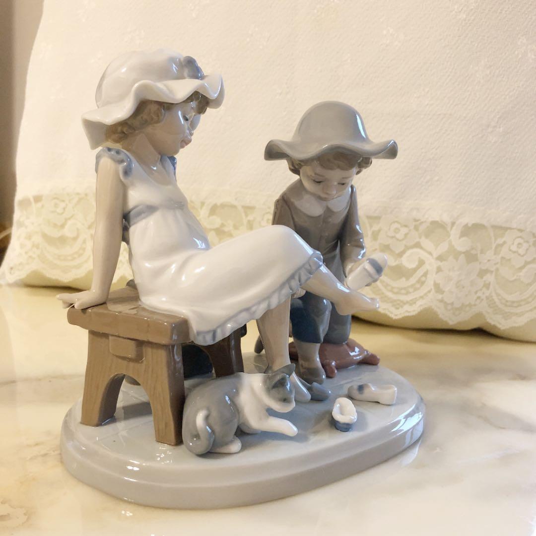 リヤドロ磁器人形5361「おためしください」足元に猫【絶版】スペイン製ポーセリン