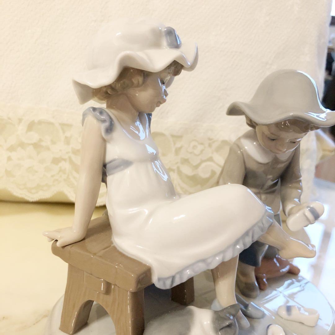 リヤドロ磁器人形5361「おためしください」足元に猫【絶版】スペイン製ポーセリン