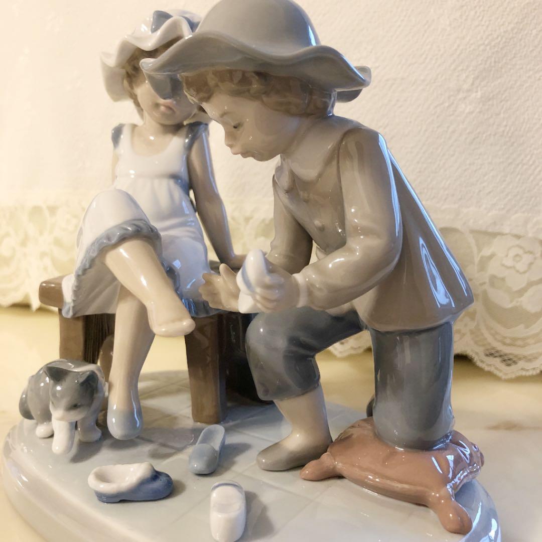 リヤドロ磁器人形5361「おためしください」足元に猫【絶版】スペイン製ポーセリン