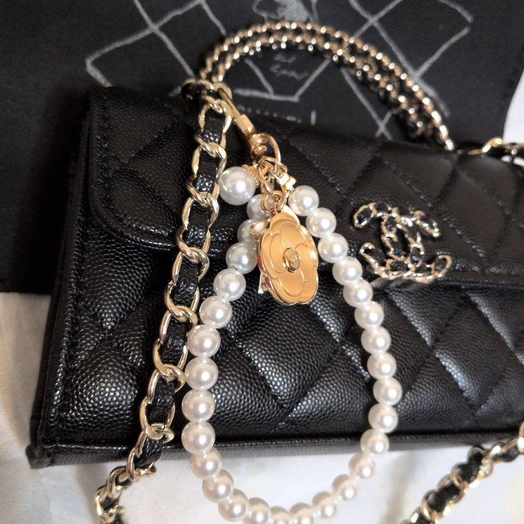 新品未使用 ブラック キルティング バッグ　ストラップ付き取り外し可能