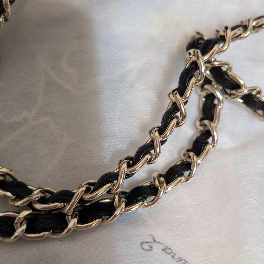 新品未使用 ブラック キルティング バッグ　ストラップ付き取り外し可能