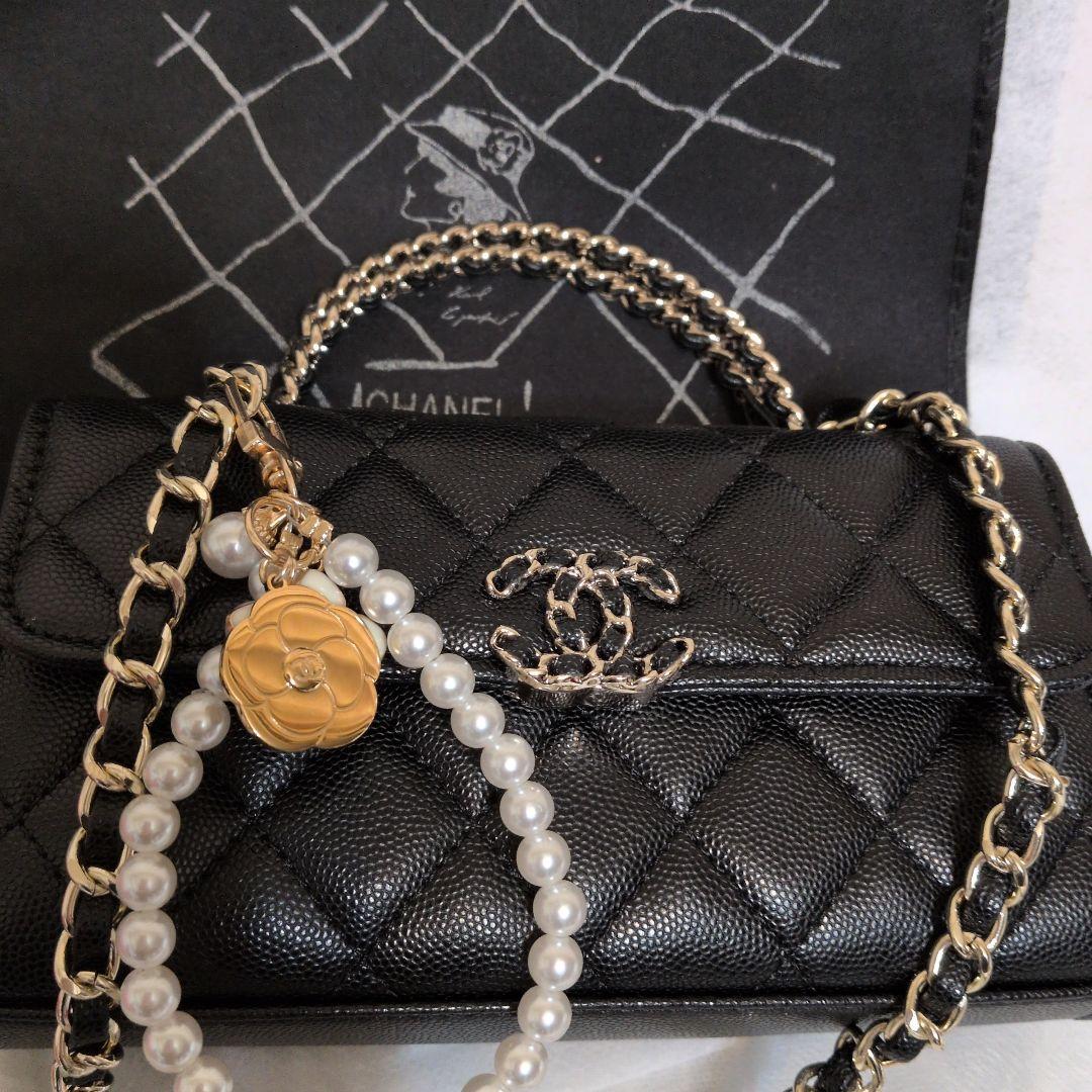 新品未使用 ブラック キルティング バッグ　ストラップ付き取り外し可能