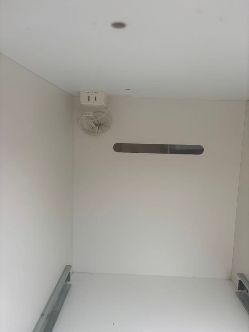 ニトリ キッチンボード ガラス扉付き 大阪府内の方、引取の方限定