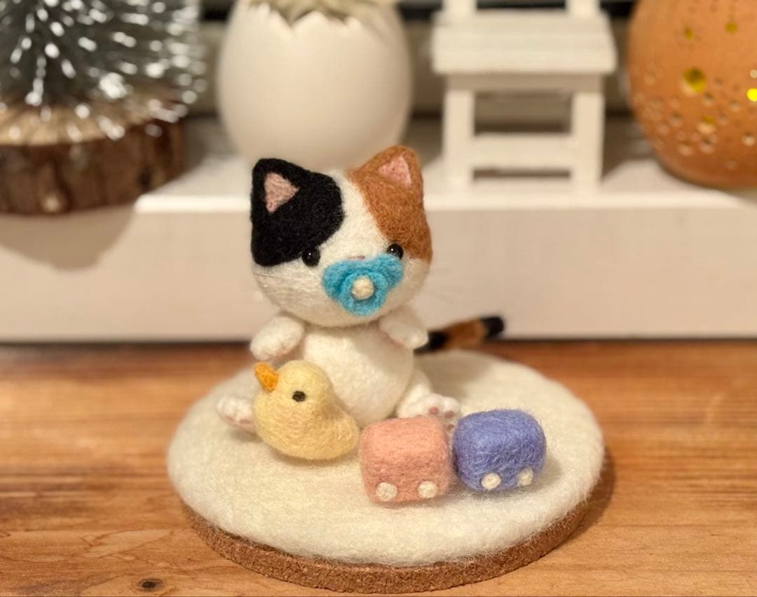 三毛猫　赤ちゃん　羊毛フェルト　ハンドメイド　おもちゃ　　猫　贈り物　プレゼント