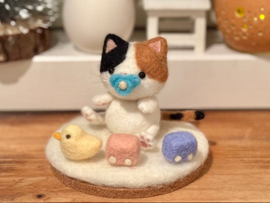 三毛猫　赤ちゃん　羊毛フェルト　ハンドメイド　おもちゃ　　猫　贈り物　プレゼント