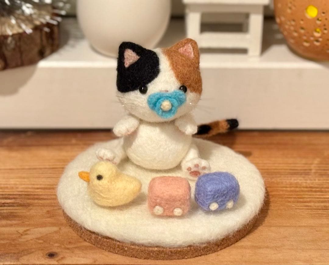 三毛猫　赤ちゃん　羊毛フェルト　ハンドメイド　おもちゃ　　猫　贈り物　プレゼント