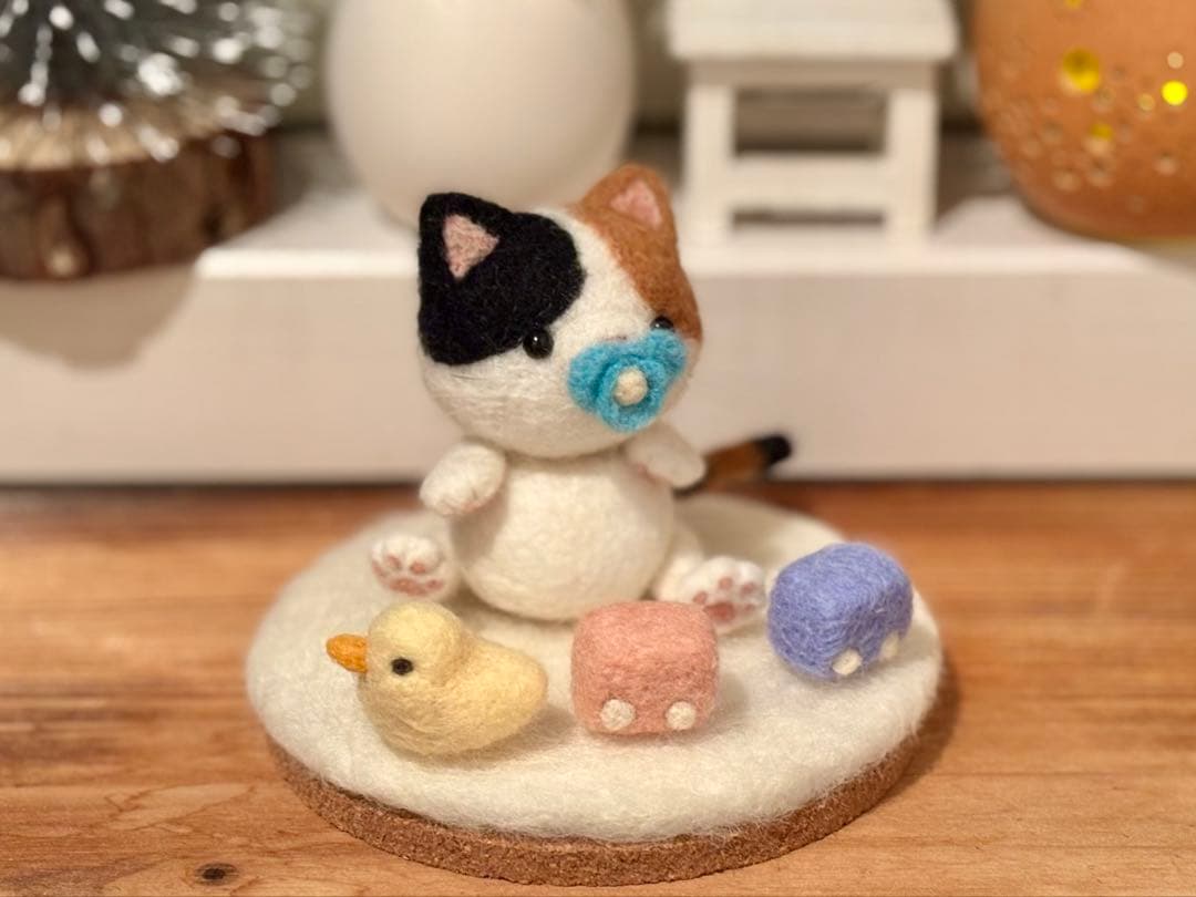 三毛猫　赤ちゃん　羊毛フェルト　ハンドメイド　おもちゃ　　猫　贈り物　プレゼント