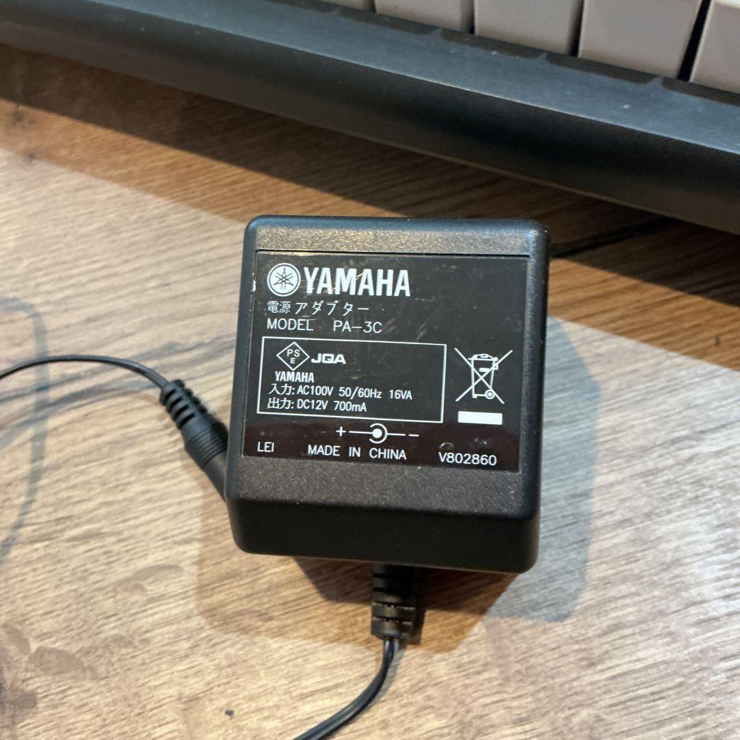 YAMAHA 電子キーボード 2016年製 譜面台・アダプター付き