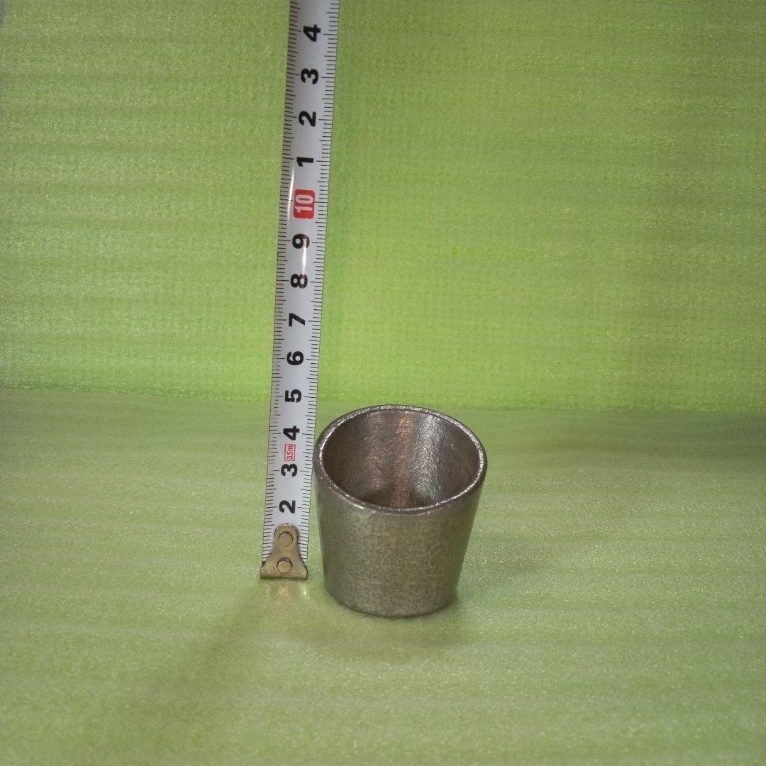 詳細不明の小物入れと思われるもの　素材不明（錫（すず）？　アルミ？　金属？）