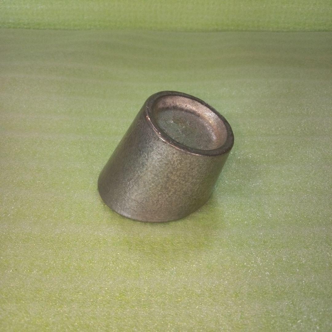 詳細不明の小物入れと思われるもの　素材不明（錫（すず）？　アルミ？　金属？）
