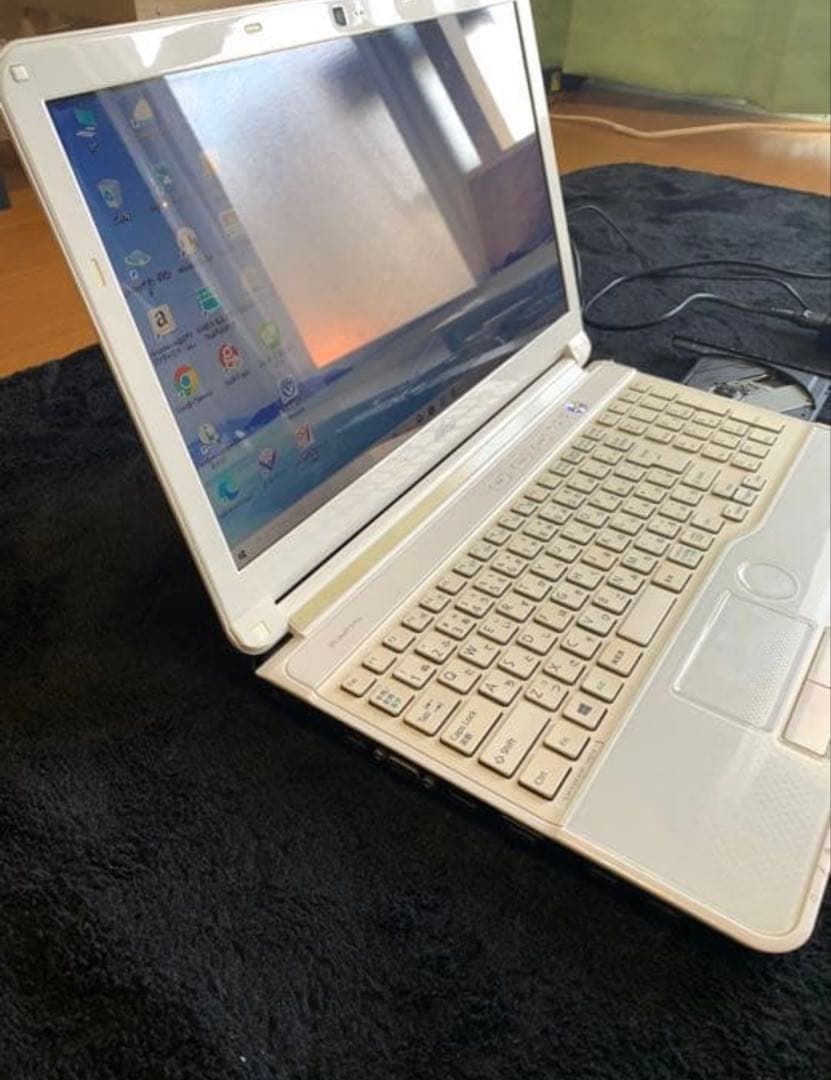 Fujitsu ノートPC ホワイト DVDドライブ付き